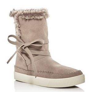 NWOT Toms Women's Light Taupe Faux Fur Winter Boot with Bow